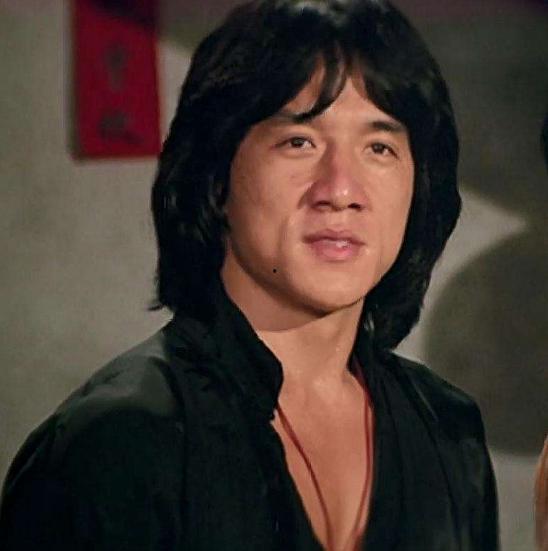 成龙爆料见鬼视频播放,揭秘神秘见鬼视频背后的真实故事  第2张